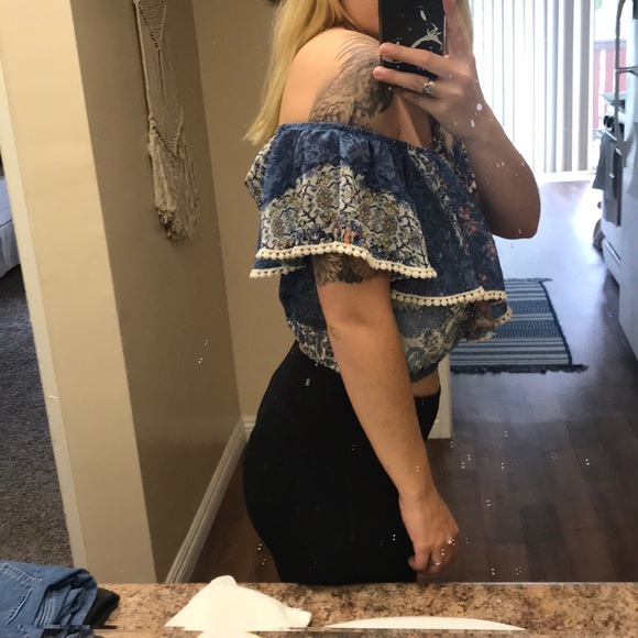 Off the shoulder blue paisley blouse - Picture 2 of 3